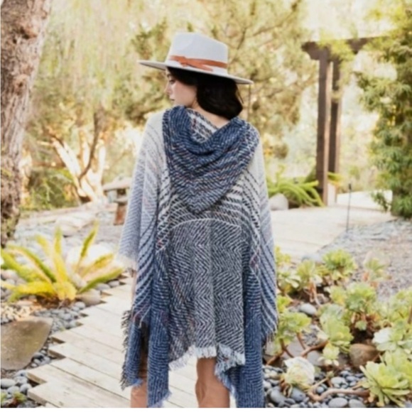 HERRINGBONE shades of blue TWEED PONCHO one size New in package - Picture 3 of 4